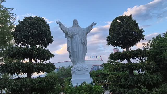 Нячанг. Вьетнам. Рынок. Католический собор.