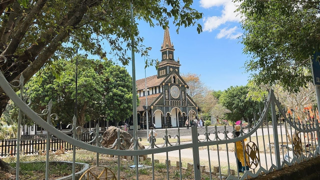 Số300: Nh&agrave; Thờ bằng Gỗ hơn 100 tuổi, th&agrave;nh phố Kon Tum|Du lịch tại nh&agrave; My ha!|Travel at home, My ha!