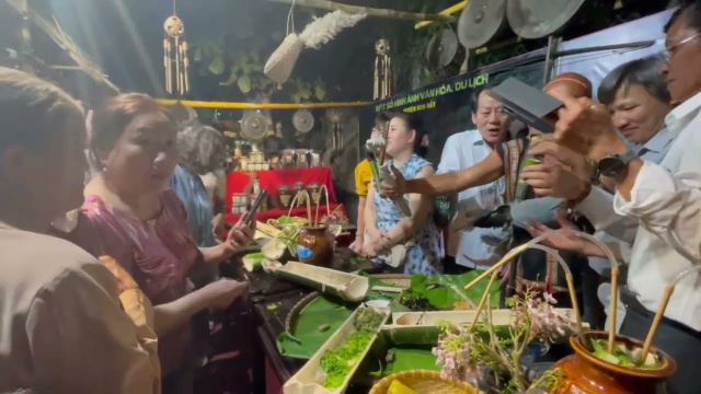 Hội chợ ẩm thực th&agrave;nh phố Kon Tum năm 2023