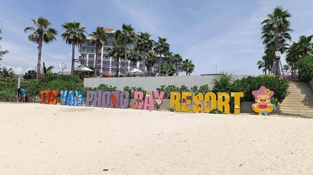 пляж отеля TTC Van Phong Bay Resort 5*. Вьетнам. Нячанг. Doc let