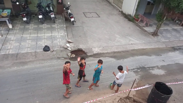 Ca mau peak hours, Vietnam