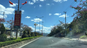 Tự l&aacute;i xe &ocirc;t&ocirc; thăm Komtum, Vietnam 2019